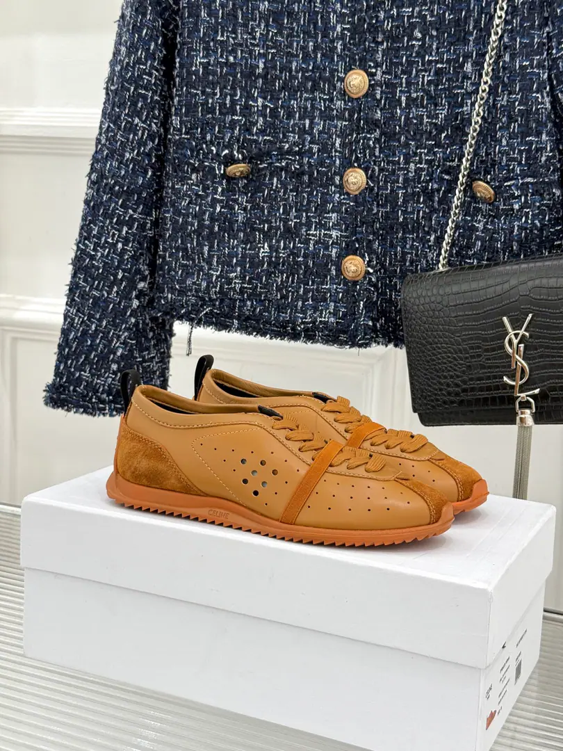 🏧𝗖𝗘𝗟𝗜𝗡𝗘/The new Celebrity Door. Agaander's shoes. The retro version of the self-loose. The empty design is fresh. Let's go for a little lap. The shoe-tocked doorstep is highly recognizable. The rubber is so soft and worn. It's easy to wear a leg. Original import of customized materials size: 35-39（40Custom）