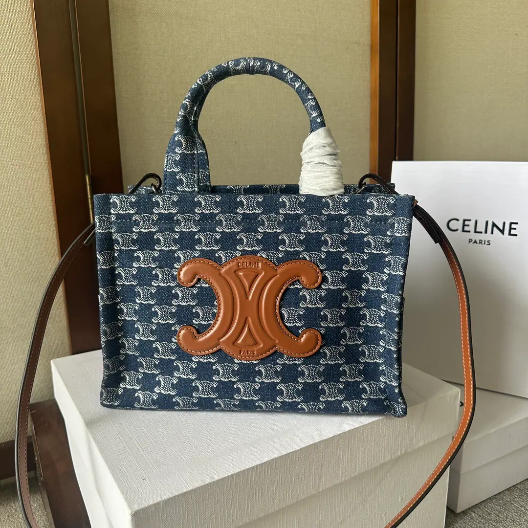 CELIN-E 24sSpring and summer.～New paragraph｜CABAS THAISGeneralTRIOMPHECowboys and cattle leather bags. New items sharing｜✨～24The new spring and summer is here.💙Little Tott, the Danin Cowboy. Little Tot, the Tot.～Summer Cowboy Series！The Circumpolar Gate stamp.logo+Stereo-Roble Gate Puppet+The fabric line.～Configure Shoulder Ribbon You can carry it.～It's practical and practical. Dimensions: 25.5-18.5-12 Shoulder belt.: 44cm Model: 199162