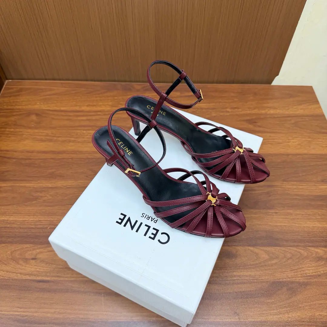 Classic long-term.📍 ◼️CelineSeymour.*Lynn!2026vsSpring and summer's latest pop-up sandal series. 【The Pig's Cage. High heels.】 Summer is a good match., That's a hell of a thing.‼️The ancient points are full of fashionable faces.‼️Original procurement development, Still highest output, Reverting original customizes the regenerative sense…… ❶Fabulous.:Customize cattle skin ❷Uchi.:Import of sheep skin ❸Foot.:Import of sheep skin ❸Otsumi!:That's a big import. ❹He's tall.: 6CM（Can do8.5cm） ❺Packaging:Original package ❻Codes:35-42（40, 41, 42Custom without re-offer）