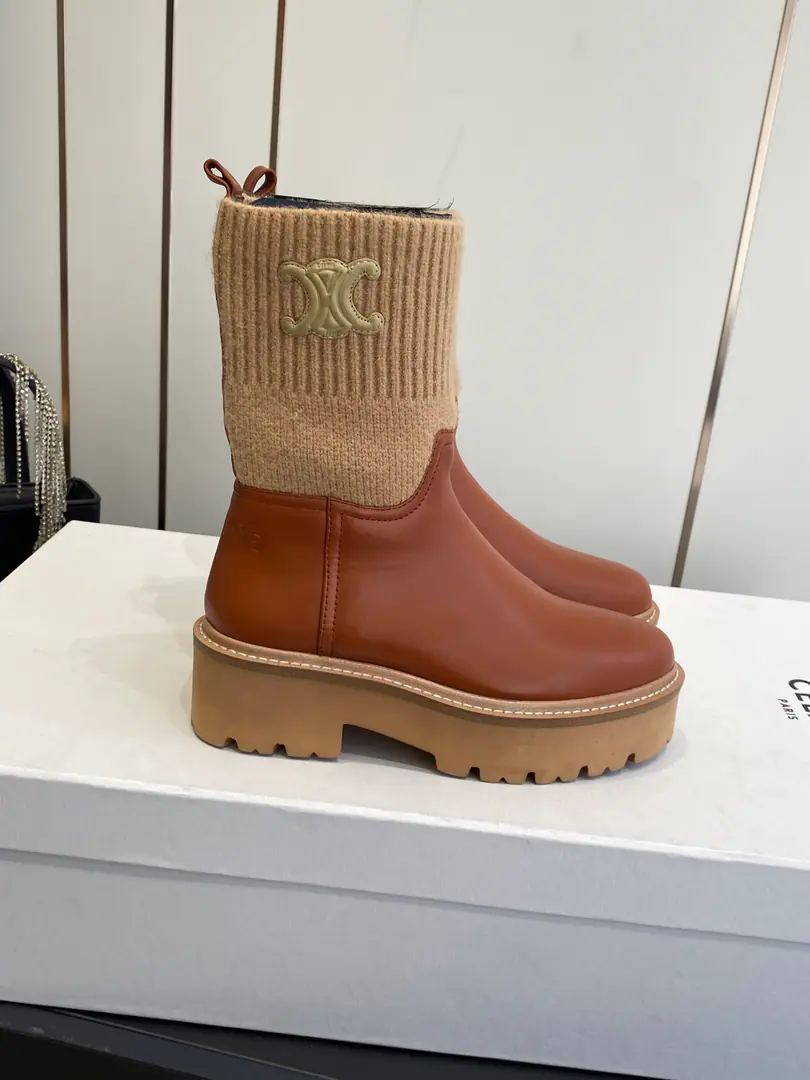 🏧𝗖𝗘𝗟𝗜𝗡𝗘Céline. Autumn and winter new knitted knitted boots., lisaThe same pair of boots that were so thick and English socks and socks.！ The shoes use calf skin.+Importing needles I'll put my feet in the back. 3.5cmI'm gonna raise the soles. The original skin is a rubber combination. Codes: 35-41 [40.41Make a reservation.]