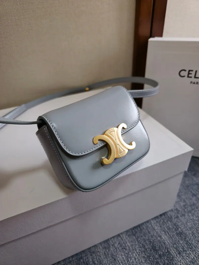 （All steel hardware.）💋 CELINE2022 Newmini（Headphones.）CThe year's home comes out of a little bag but this seasonCline miniBut love is a love that will be, Though little tolerance is not so much., But the face is a violent attack., Cute assault is not generous., The shoulder belt is fine., The rate of return is 100%., Mostly tall ones.🉑️The capacity can be filled with lipstick., Pizza., Key number.: 101512 Dimensions: 11×4×8