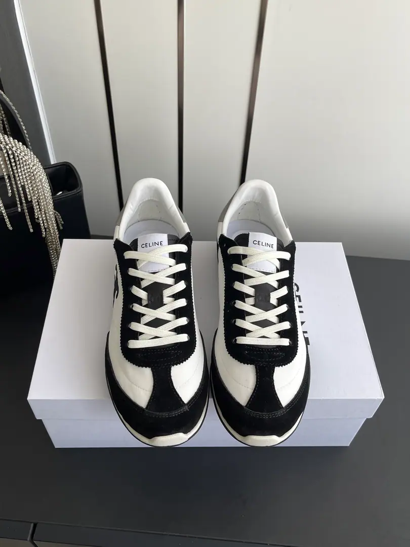 🏧𝗖𝗘𝗟𝗜𝗡𝗘Céline. New paragraph Top The logo is wearing a gwan's shoes and a white shoe.. The shoe face is imported with a head-decked cow. The sheep's skin is in the ground. The original is a model of the past. Size35-41 [40.41Make a reservation.]