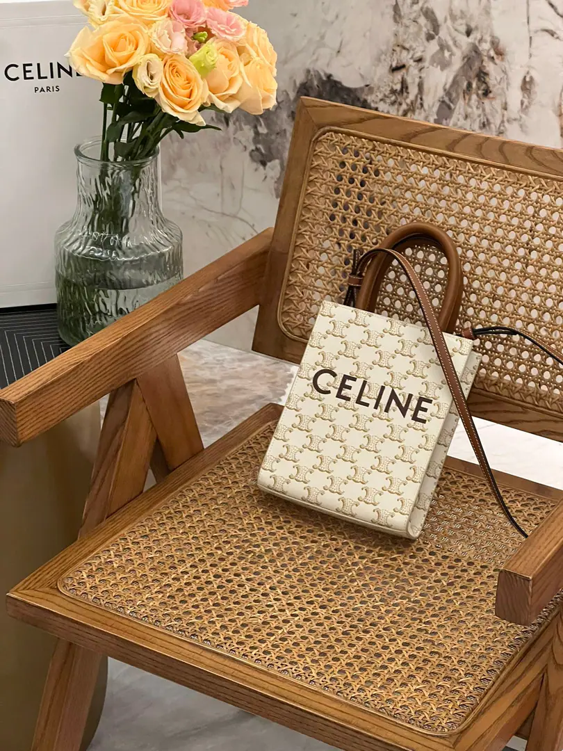 Tote miniSeries More bold design and color matching Retro-printed pattern Super-atmosphere. Hand-stamp.+Slash Dimensions: 20-17-4cm