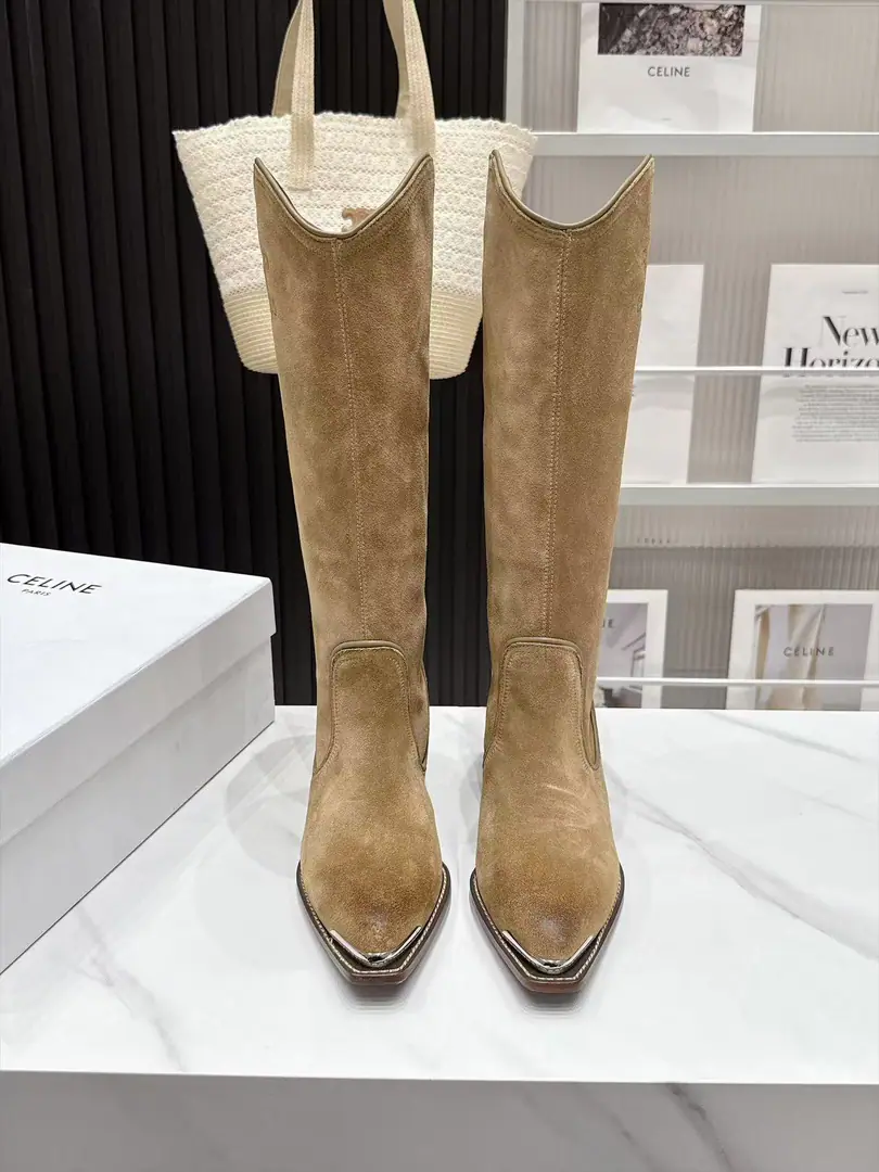 CELINESlim's cabinet is a new fashion boot., The show is a fashion master. The early autumn force pushes the single.！Retro-O-American. We'll have to get a list of the bomb. ✔️The Triad Gate.logoDot Very high-end, very high-quality. Four seasons of boots., Shoe.: Customize cattle skins using original, Into the inside, in the silk cow hide., Otsumi!: Italian imports are thick and thick., He's tall.:4.5cm, Size:35-41（41It's a deal or no.）