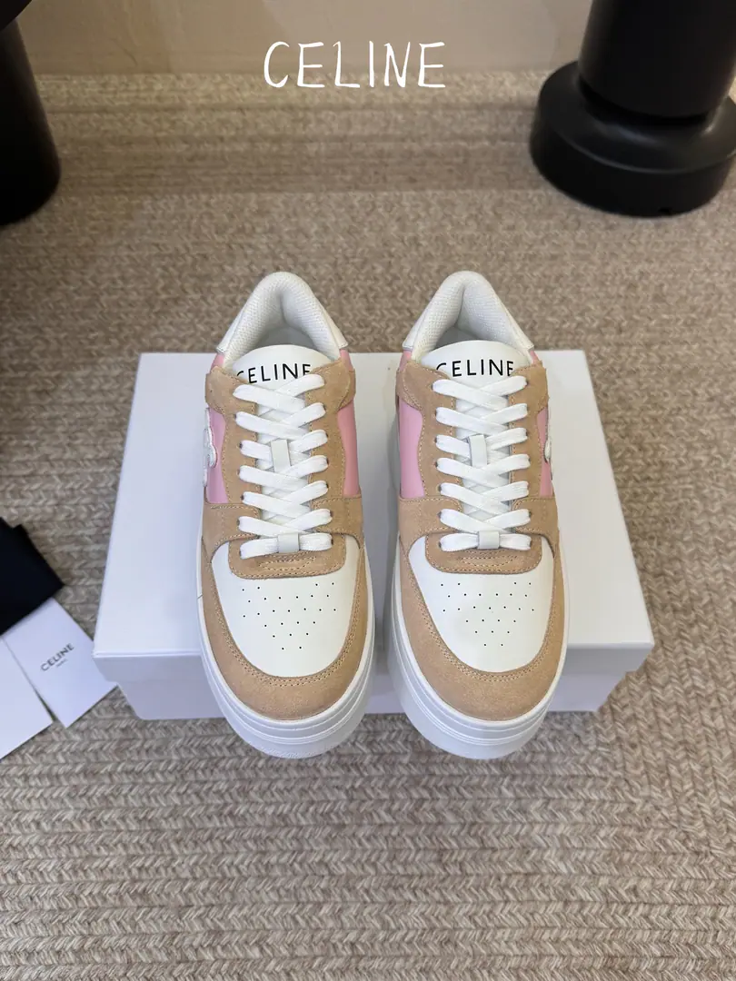Celin*Classic, thick, sports shoes, white shoes, leisure shoes. Classic low-banded shoe contour., Lines are simple and easy., Roll White, The rice-grews., Caramel Three Colors, It's a simple, light-minded combination of a hundred.. Shoe tongue., Shoes gang., Shoestraps. Lots of prints.CELINEBranding. The shoes are mainly for cattle leather., The rice is in the fuzzy patch., The rubber bottom is mixed with the cotton inside., Soft and miller-resistant.. Soft-stamped shoe collars on the ankles., There's a tiny air hole on the shoe., 5mmLow heels., It's a long walk that keeps you comfortable., Meanwhile, empty details have increased the air.. Shoe.: Head-decked cow skin./Cows are counter-feat. Uchi.: Original webpaper Otsumi!: Rubber Bottom Increase: 7cm size:35-40Code（40Code custom is not to be changed）