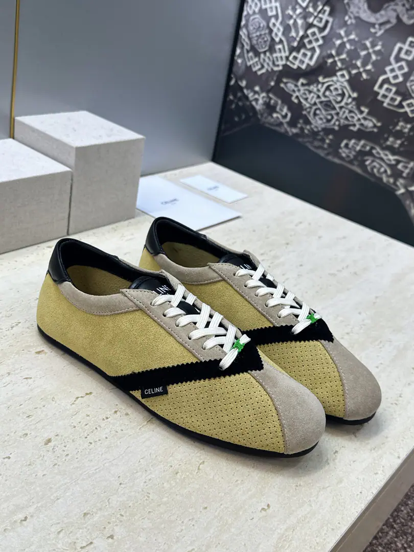 Plant prices CELINE 2026Spring and summer, the new flats are wearing female shoes. The Celebrity Letters.logoAcne sports girls' sneakers. Material: Shoes are imported into sheep, skin.+In the skin of the sheep.+Original modeling slides over base Size:35-41(40.41Custom without re-offer）