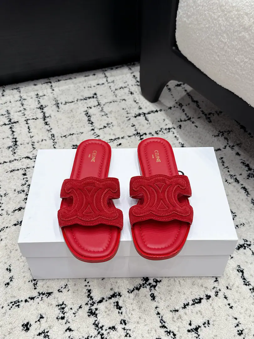 Celine Céline. 26/New paragraph A pair of skins with flat-foot slippers. The style of the wind is a classic of the fashion circles never retreating., An ancient English style., It's a different look. ✔️Fabulous.: Counter-featur. ✔️Uchi.: Lamb skin. ✔️Otsumi!: Italy is a big-ass country. ✔️Size: 35-40（40Do it.）
