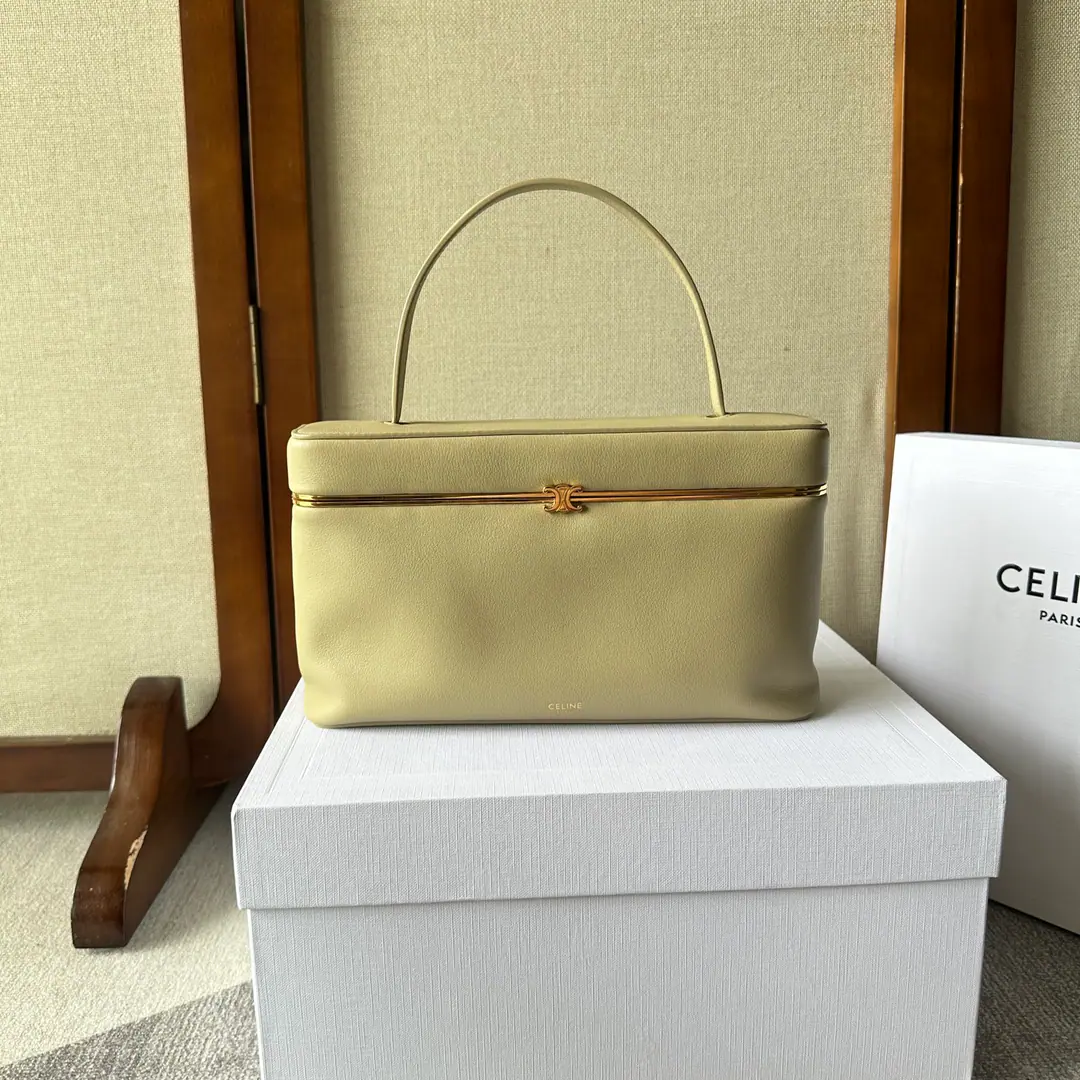 New items online.🅰️🅰️ Ce Rectangle CeThis bag., Weld the French looser on me.✨ Who knows?！A combination of retro-bouches, It's a graceful person.. Black soft leather with a soft light filter., The Golden Ripple Gate button and bright red inside., - The whole thing is expensive and not colorful.. No need to be indentated., Any spare parts for a suit or, You're a big boy.“I'm good at it.”♪ The laxness ♪. Day-to-day date, I'm good at it.. That's the real thing.“Keep your head down.”The ceiling.🥹 Paragraph: 123702 Colours: Apricot blue. Dimensions: 24x6x14cm Prefixed packaging