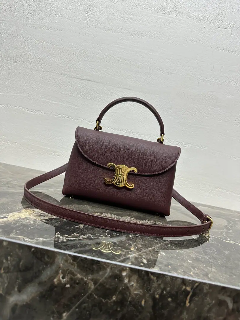 TEEN NINOFresh out of the bag. New members of the bag: TEEN NINO Dimensions: 20.5x13 x8cm But the handy., ♪ Shoulder ♪ Slash Blank decomposition shoulder belt Shortest length45cm, Maximum length54cm The contents of the sheep's skin inside. Model:118113