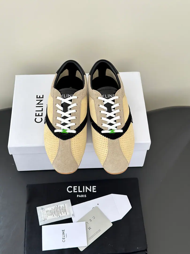 Celin*26New paragraphFlatSports shoes​​Ballet Baldex shoes. Flat design, It's a good day's time for commutes or leisures.. Shoes belts can be removed.TRIOMPHEEmbolism, Full Details, Shoes., The ancient grace., You're a great pair of skirts and casual pants., Easy to switch styles ​Shoe-faced velvet./The sheep'sweed./Silk cloth./Lamb skin., We'll have to get air in half the room., A foot-skin., Rubber slides over the top.！ Size:35-41（40.41Make a no-refund order.)