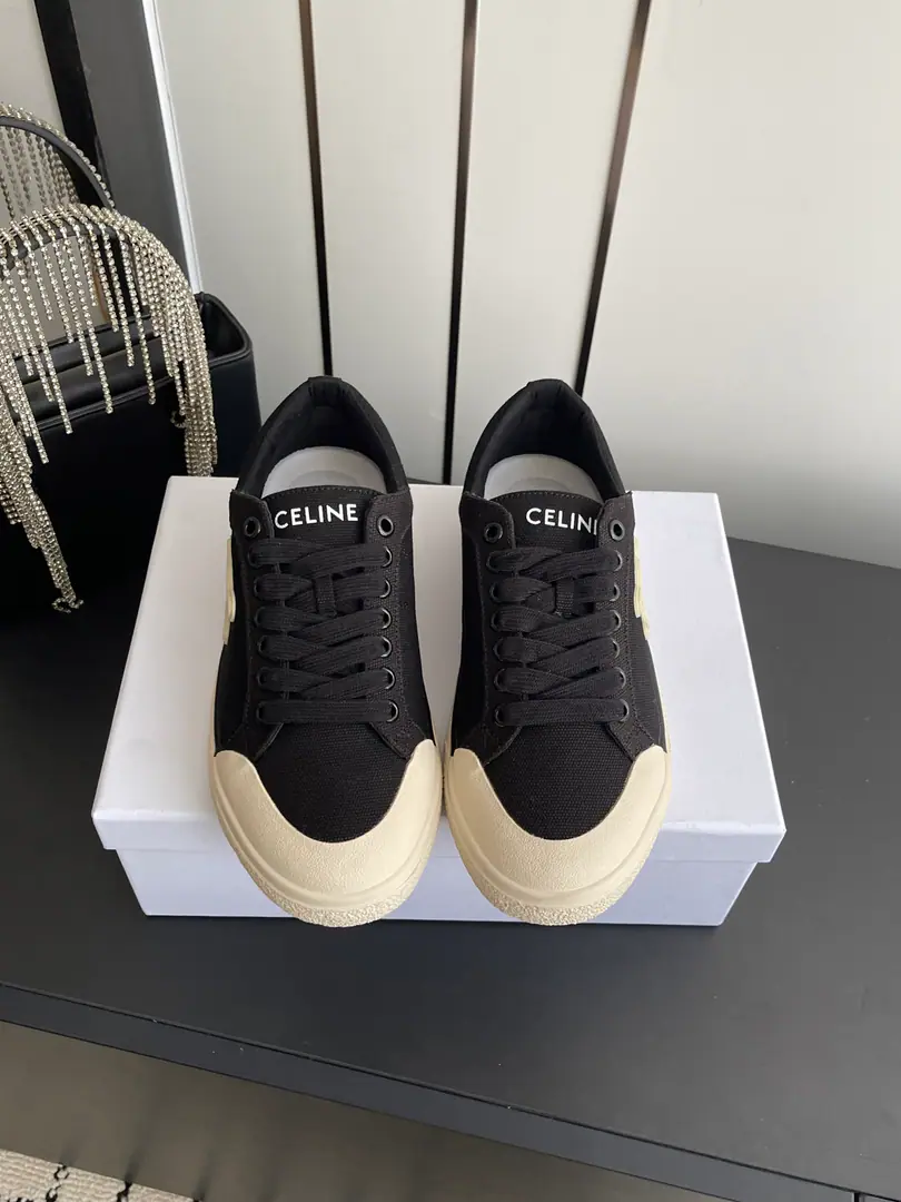🏧𝗖𝗘𝗟𝗜𝗡𝗘 The Celebrity Springs and Summers. The swing door canvass. Wearing a hundred flat shoes. The classic canvass are made of rice and white., The lines are clean., Footer side marking logo The embroidery is very low profile., Black & White/Black powder./Gray/CHOI Ching, It's all about the most unorthodox color system., It's a daily commuter or a weekend date., You can make one of those.“A sense of excellence that's not too hard.”. Black and White Classic, The gray blue is cold., Black pink sweet, All five colors.！The daily commute is over-indusive., The more it's smelling, the more it's going through., It's really the most worthy of this year's leisure shoes.. Shoe.: 3DEmbraceLOGOHighlighting/Air-bull. Inside the foot.: Lamb skin./Customize airnet sheets Shoes under the sole.: Original OpenTPURubber Bottom Codes: 35-39（40.41Make a reservation.）