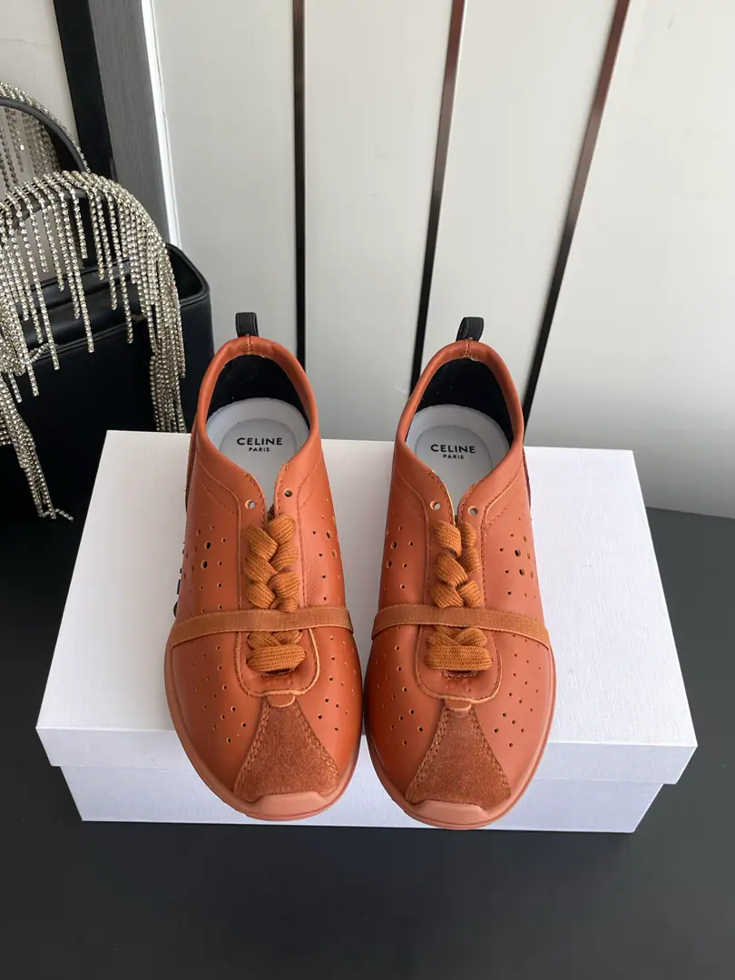 🏧𝗖𝗘𝗟𝗜𝗡𝗘/The new Celebrity Door. Agaander's shoes. The retro version of the self-loose. The empty design is fresh. Let's go for a little lap. The shoe-tocked doorstep is highly recognizable. The rubber is so soft and worn. It's easy to wear a leg. Original import of customized materials size: 35-39（40Custom）