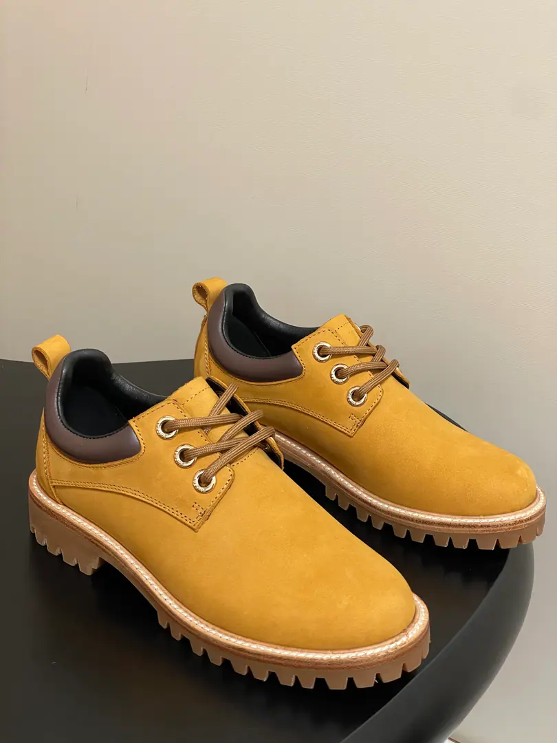 Female/Men 🏧𝗖𝗘𝗟𝗜𝗡𝗘/The latest relic couple money from Céline.👫LeFoo shoes, thick and leisure shoes. The Red Bang is coming.！The big reds are the first to experience., CelineRedinsThe Herb-breeding God., It's a very retrograde wind., The aerobics are perfect., Design style is very new., It's very high-class and very comfortable..Single-time！ The fabric is swirling with the skin of a silhouette. The insides are very good at importing cattle and skin. The original combination is really a big bottom. He's tall.3.5cm Female size35-42 [40.41.42Do it.] Men40-46 [45.46Do it.]
