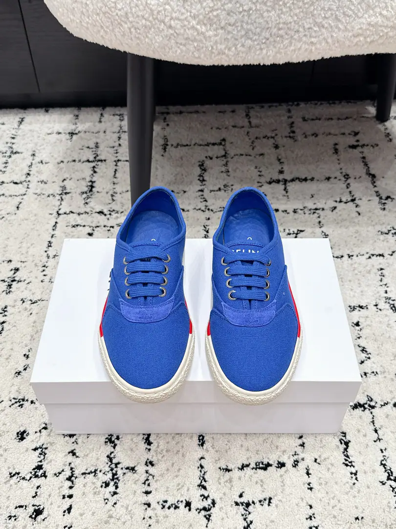 #Female Celine Céline.AlanSeries 26/ New paragraph Leisure Shoe. Skis. Sports shoes White shoes. Original procurement development Make the goods. This one.AlanA pair of shoes full of street feelings., The color-compatible design is very good. This shoe has its own unique design., The leather shoes are very well-dressed., Don't make a single. Side with back.LOGOMake him simple and not discomfortous.,A perfect pair of white shoes., Send a cabinet for fine packaging🛍📦 ✔️Fabulous.: Pre-release custom import of high density canvas ✔️Uchi.: The original custom is air-drained. ✔️Otsumi!: Original modeling slide-proof rubber floor ✔️Size: 35-41（40 41Do it.）