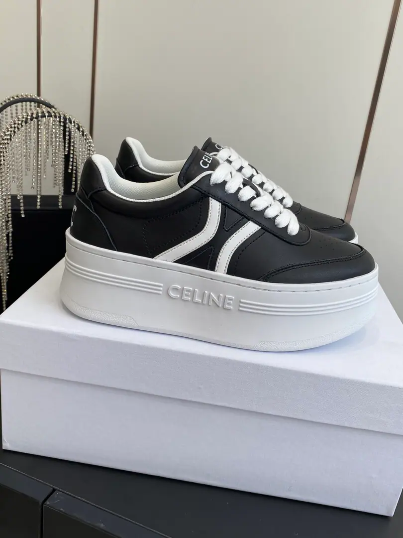 🏧𝗖𝗘𝗟𝗜𝗡𝗘Top Quality Céline's new logo is wearing leisure sneakers. Skins for the shoe face. The original comfort net is in the inside. Original1:1Shade it.tpuOtsumi! Size35-40 [40.41Do it.]