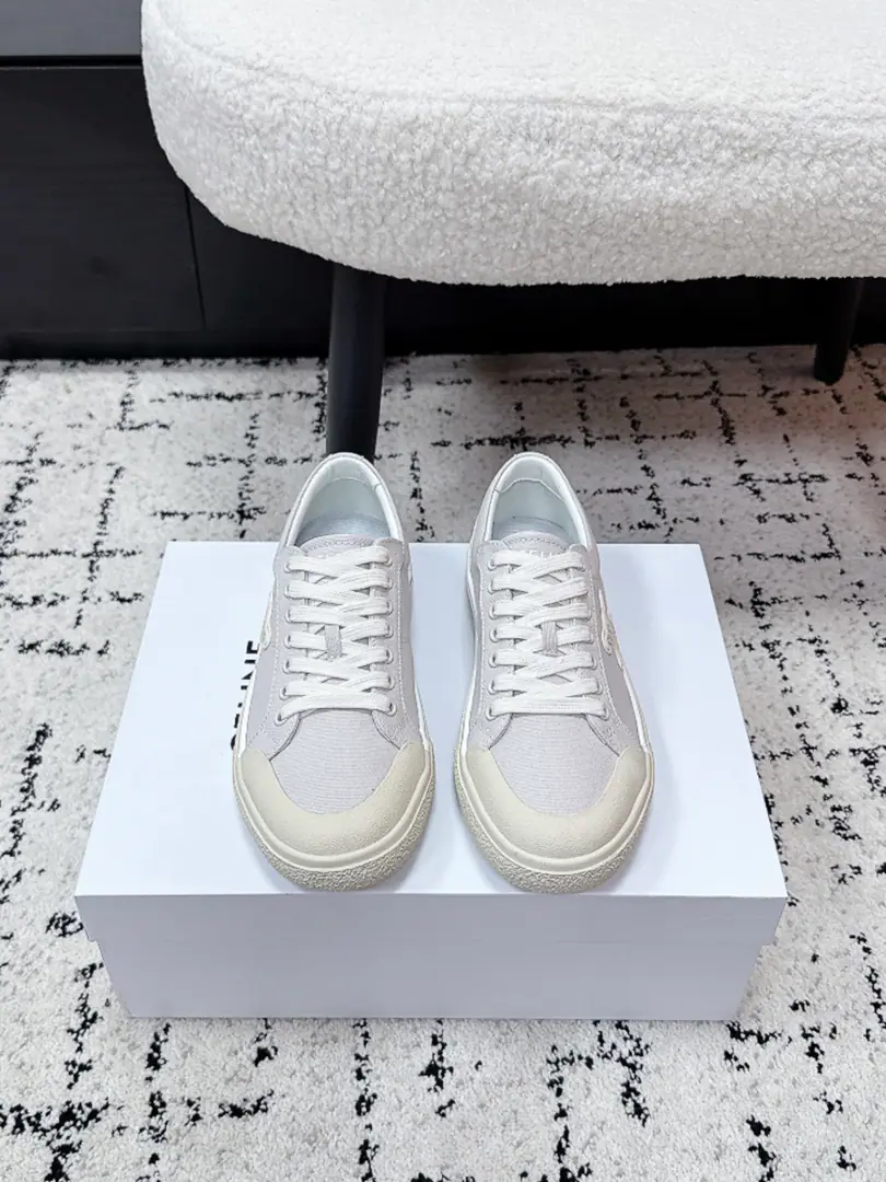 Celin* 26/ Spring and summer, fresh and old, leisure shoes. These old leisure shoes., And you're wearing a very simple French laziness., A nice, easy shoe line., Combining branding labels, The touch of the genre can be seen without a snub., It's easy to wear a great mood without any effort., Low profile and expensive.. The mix is full., We'll go with the jeans., Sports pants., Easy locks, loose daily clothes.. With a pair of fast suit pants., Straight-song pants., You can be a little more flexible.. ✔️Fabulous.: Original canvas ✔️Uchi.: Bri. ✔️Otsumi!: Rubber Bottom ✔️size: 35-41Code（40, 41Code custom is not to be changed）