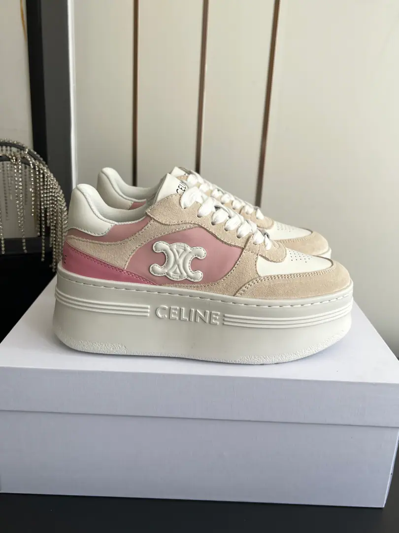 🏧𝗖𝗘𝗟𝗜𝗡𝗘 Céline's new dark-deck sneakers., There's a pair of shoes and a pair of shoes.logoMarked sneakers.. The shoe backs and the side print brand.LogoMark - Bread shoes. Spring and summer, the girl's ring and the symbol is simple and comfortable., Clean., Increase your legs. The shoe face is imported in the original form of the cow skin. Original I'm comfortable with air. Original OpenTpuOtsumi! Codes35-40（40.41Make a reservation.）