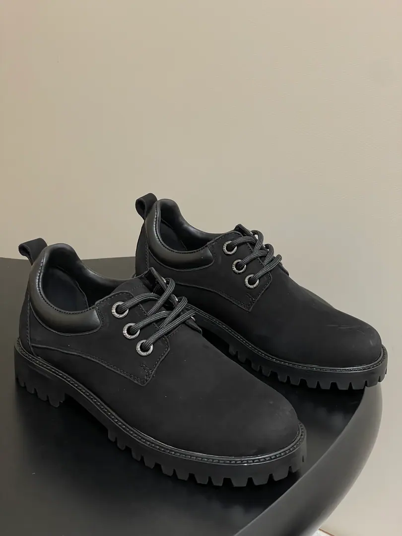 Female/Men 🏧𝗖𝗘𝗟𝗜𝗡𝗘/The latest relic couple money from Céline.👫LeFoo shoes, thick and leisure shoes. The Red Bang is coming.！The big reds are the first to experience., CelineRedinsThe Herb-breeding God., It's a very retrograde wind., The aerobics are perfect., Design style is very new., It's very high-class and very comfortable..Single-time！ The fabric is swirling with the skin of a silhouette. The insides are very good at importing cattle and skin. The original combination is really a big bottom. He's tall.3.5cm Female size35-42 [40.41.42Do it.] Men40-46 [45.46Do it.]