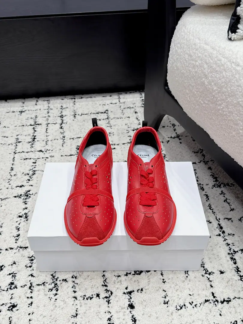 CELINE 26/Autumn NewRacerSeries Gumps. Flat leisure shoes. The superstar fashion masters grow grass. The classic design of the Agan Shoes never dated. It's cool and it's all about sports. Or is it a daily walk-out?, It's perfect for the match., It's easy to raise the quality of the whole thing. And these shoes are very well designed., I'm not tired of walking., Spring and summer are very breathy., Not sweaty. Whatever you're doing, go shopping., Travel or sport?, It's gonna be your best match. ✔️Shoe.: Bullskins. ✔️Uchi.: Lamb skin. ✔️Otsumi!: OriginaltpuCustomize bottom ✔️Size: 35-41（40.41Make a reservation.）