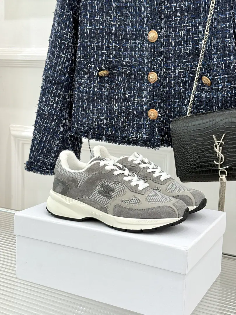 🏧𝗖𝗘𝗟𝗜𝗡𝗘Top Quality Céline's new logo is wearing leisure sneakers. The shoe is imported into the high-wild-lighted cow revel. The original comfort net is in the inside. Original1:1♪ And the whole thing ♪ Codes35-40 [40.41Make a reservation.]