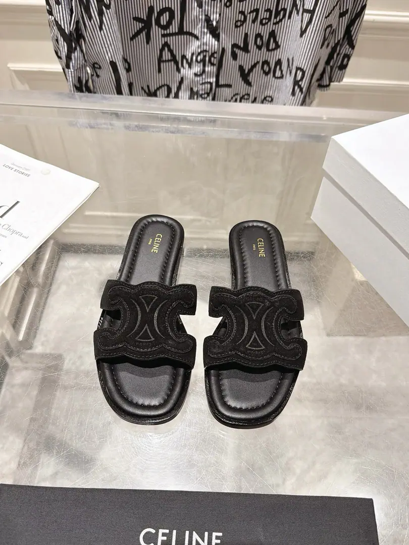 OutCelineSlim. 25ssSummer brand new. The latest blast in the swing spring. Shoes. 🔥‼️Whole pair of shoes.ZpDevelop and build, All Custom Materials, The only one who can be a big shot., Details are all on the copy., Even the packaging is as good as the original.. Codes:35-39（40 41Make a reservation.）