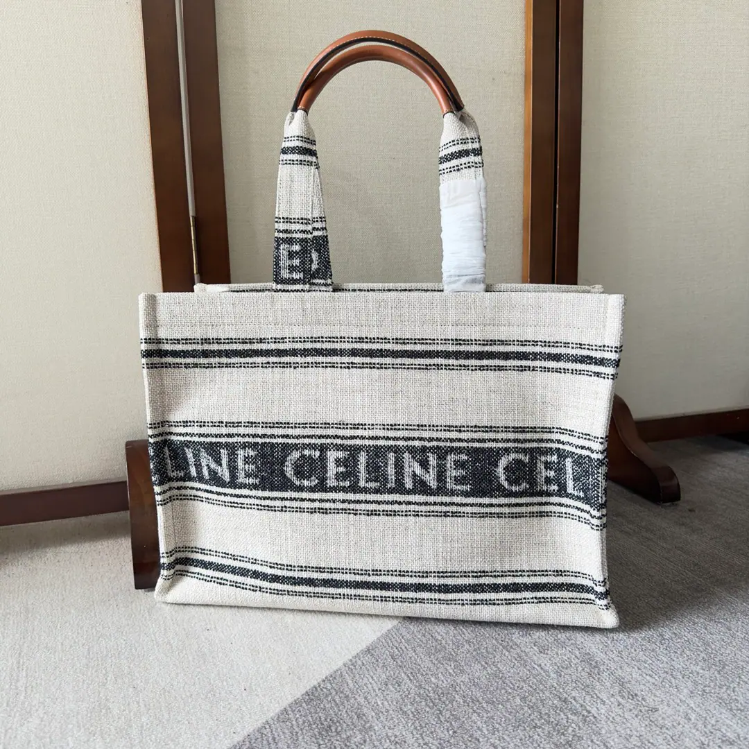 New items online. CABAS THAIS Big number. Celine Weaving flowers. 🉑️Hands./🉑️♪ Shoulder ♪/ This season limits the latest Tote.. A king of capacity. ～ This bag is made of fabric. And the leather and grass. The fabric is more durable. Comfortable., 🧲Daily attendance It's very practical at work. It's touching.. Match it.: A hundred. Comfortable., - I'm on duty. Leisure and sex. Capacity: No doubt about the capacity. - It's a tack.👍🏻 Paragraph: 196762 Dimensions: 41x17.5x28