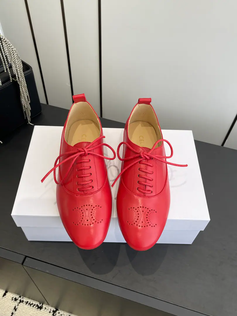 🏧𝗖𝗘𝗟𝗜𝗡𝗘The new Serene strip with English leather shoes. The classic Triumph Gate sign.LOGOReconsolidation.70The classics of the times. The ancient days are not young and young.～I wear a lot of clothes everyday. I'll take a breath from my feet.～Stylish. Go out with your sex.～It's great. The original imported soft paint and mixed sheep-skin flour. I'll put my foot on the skin inside. Italian imports are so thick. Size35-40 [40.41Do it.]
