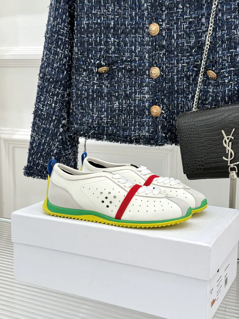 🏧𝗖𝗘𝗟𝗜𝗡𝗘/The new Celebrity Door. Agaander's shoes. The retro version of the self-loose. The empty design is fresh. Let's go for a little lap. The shoe-tocked doorstep is highly recognizable. The rubber is so soft and worn. It's easy to wear a leg. Original import of customized materials size: 35-39（40Custom）