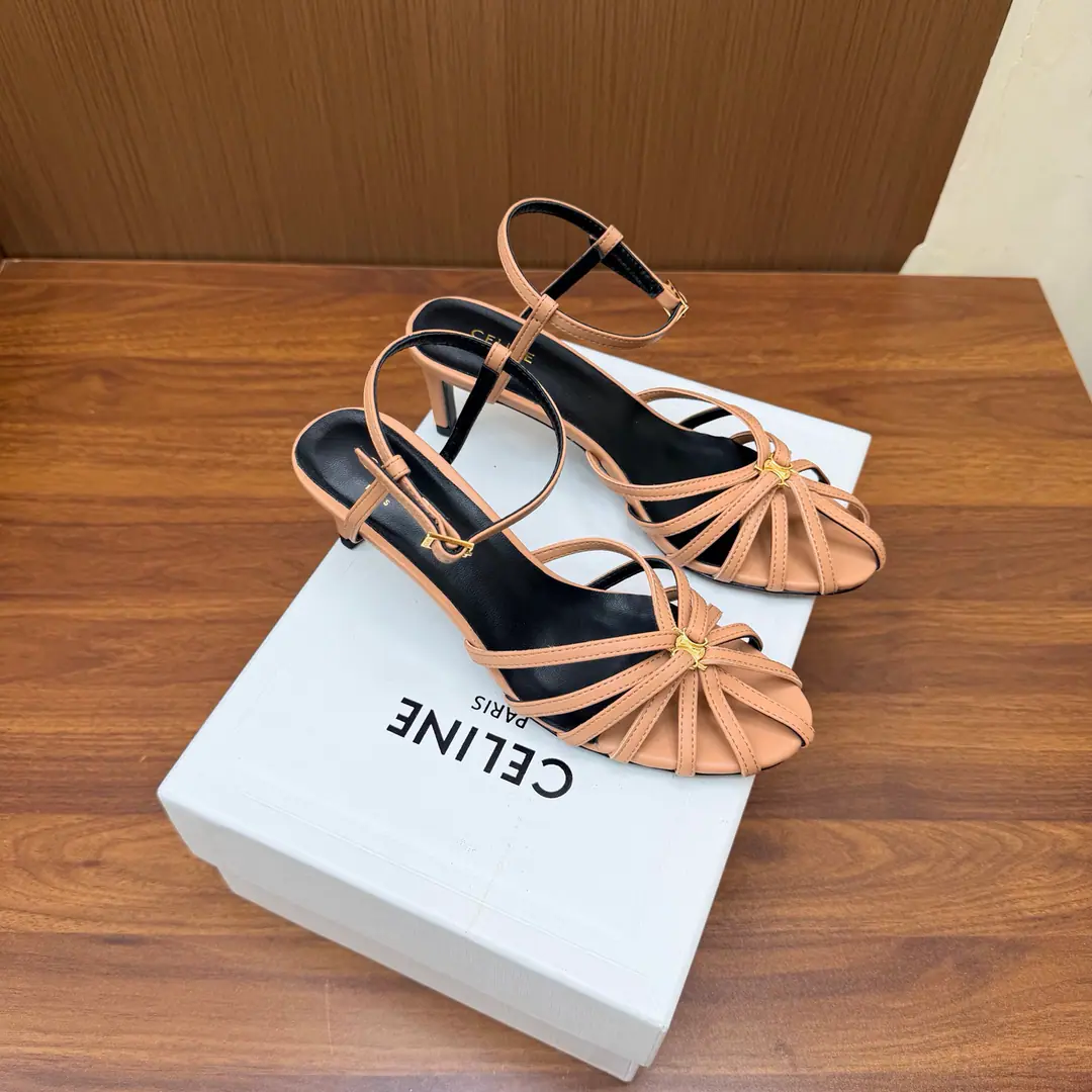 Classic long-term.📍 ◼️CelineSeymour.*Lynn!2026vsSpring and summer's latest pop-up sandal series. 【The Pig's Cage. High heels.】 Summer is a good match., That's a hell of a thing.‼️The ancient points are full of fashionable faces.‼️Original procurement development, Still highest output, Reverting original customizes the regenerative sense…… ❶Fabulous.:Customize cattle skin ❷Uchi.:Import of sheep skin ❸Foot.:Import of sheep skin ❸Otsumi!:That's a big import. ❹He's tall.: 6CM（Can do8.5cm） ❺Packaging:Original package ❻Codes:35-42（40, 41, 42Custom without re-offer）