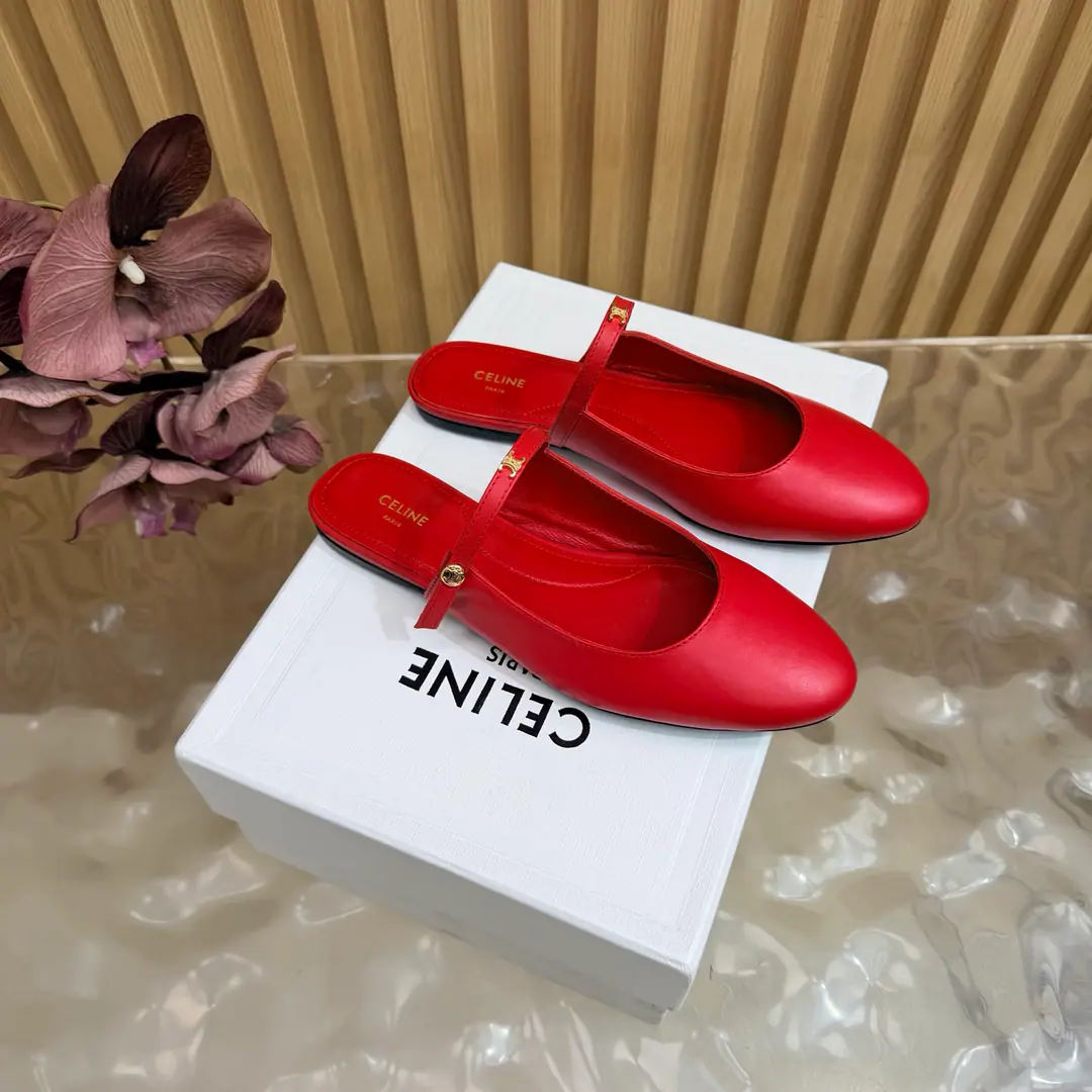 2026The new Mary of Spring and Summer is half-drawn. CelineSpring and summer swing door fashion shoes. LeFlell Shoes. Nice and low-profile. The upper foot is really thin and beautiful. CA home-specific connoisseur.logo I can see it. ✔Shoe.: Original cow skin ✔Uchi./Foot.: Use top-level hybrid sheep skin. ✔Italy🇮🇹That's a big one. ✔He's tall.: Floor ✔Size: 35-41（40, 41, 42Custom）