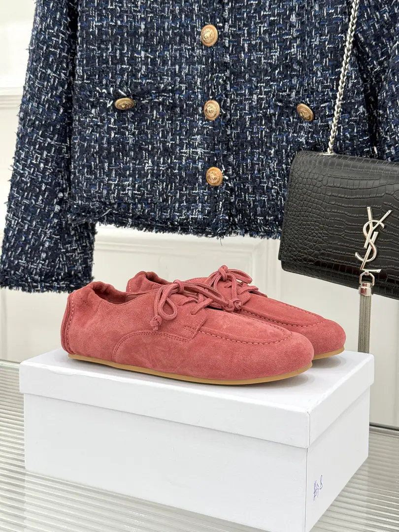 🏧𝗖𝗘𝗟𝗜𝗡𝗘The new Celebrity. Straps, little shoes. Top Quality Spring and fall shoe cabinets must be set up with a hundred dollars. Facework customized leather with original The inside feet are all sheep's skin. Original-based custom-made rubber base size: 35-39（40Custom）
