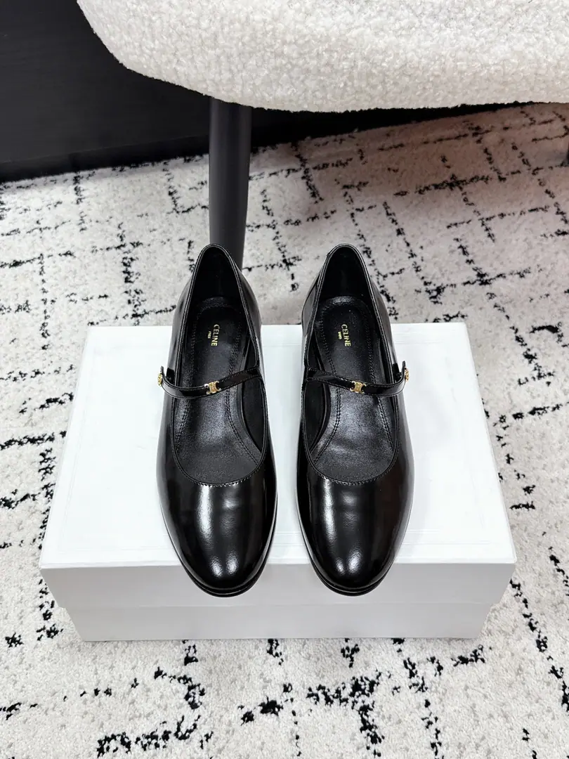 #Top Version CELINECéline. 26/ss - Morning. Latest Mary Jane. Single shoes. Slim. 26ss Les Series Mary Jane's shoes are simple and comfortable., Clean., Increase your legs., It's either single or with broad legs., High Street and the ancients. Let's do it together.CELINEGirls👧 ✔️Shoe.: Lamb skin. ✔️Uchi.: In the sheep's skin. ✔️Otsumi!: - That's a real shoe. ✔️Size: #35-41（40.41Do it.）