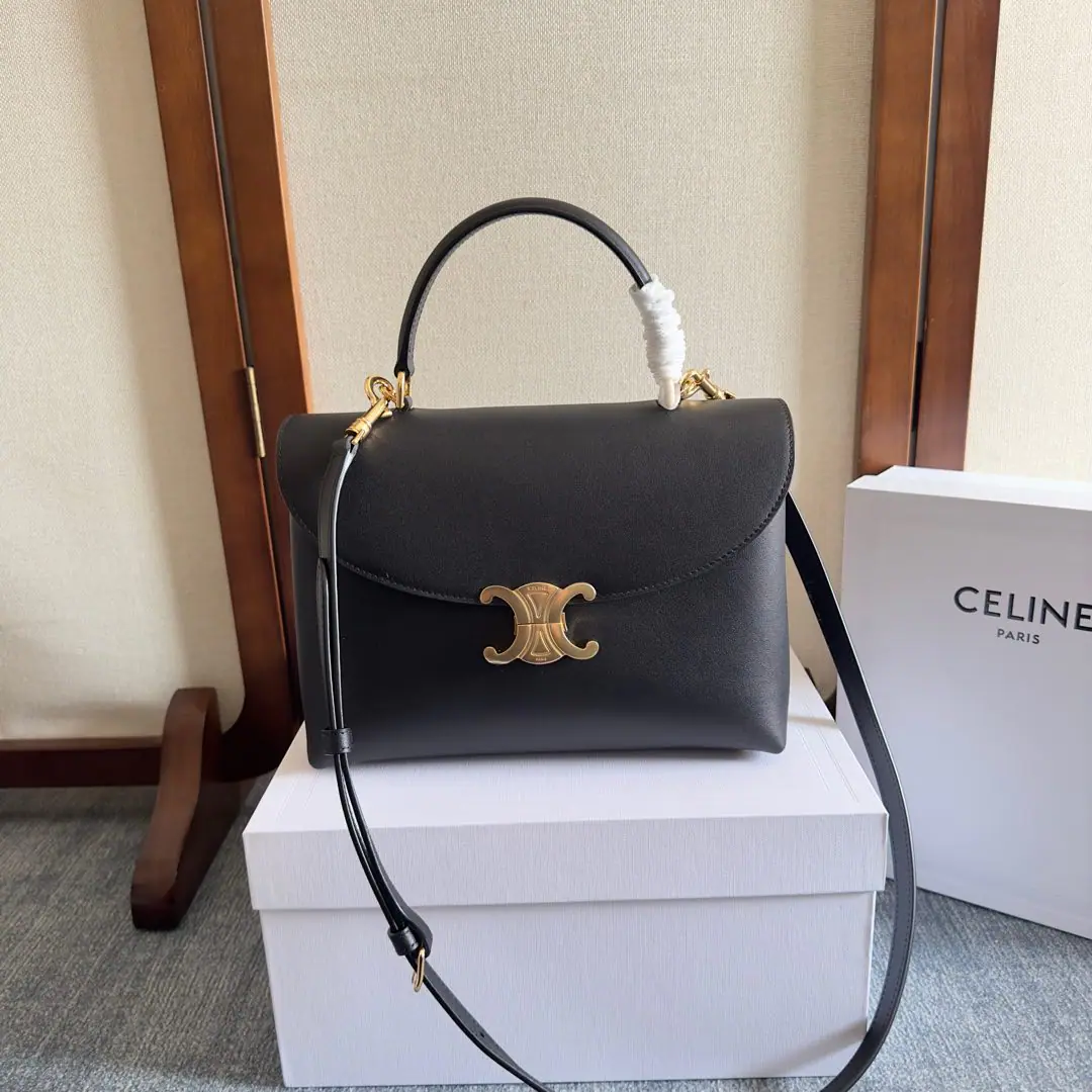 New items online.ceThe Triad Gate.kellyHandbag. The new swing door is full of high-end bags.! A simple contours of style and pure aesthetics, whether steady black or not, are found. Low-key brown or soft pink has a sense of greatness. kellyThe classic line is simple and generous, and without any extra decoration, it's a beautiful thing. Power Paragraph: 117523 Dimensions:25.5x18.5x10