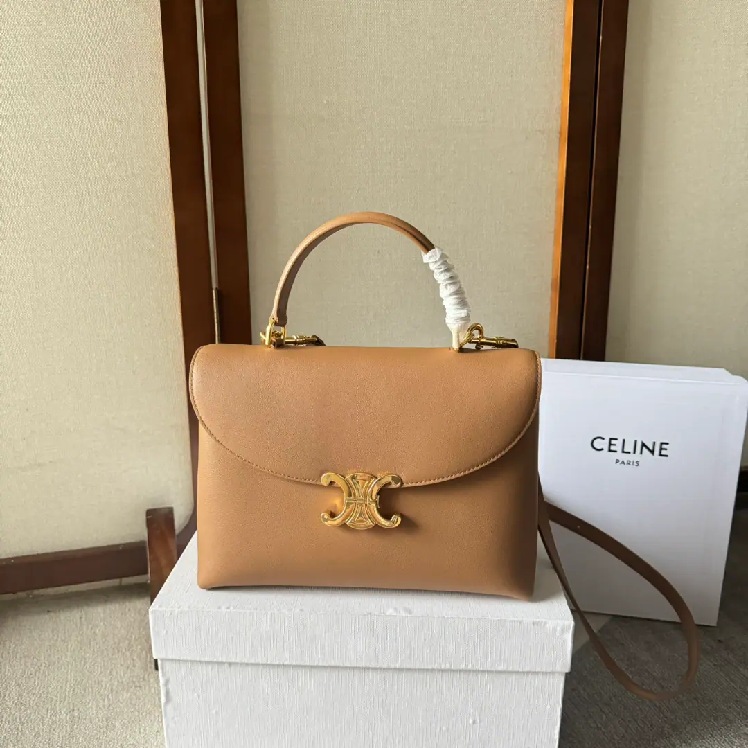 New items online.ceThe Triad Gate.kellyHandbag. The new swing door is full of high-end bags.! A simple contours of style and pure aesthetics, whether steady black or not, are found. Low-key brown or soft pink has a sense of greatness. kellyThe classic line is simple and generous, and without any extra decoration, it's a beautiful thing. Power Paragraph: 117523 Dimensions:25.5x18.5x10