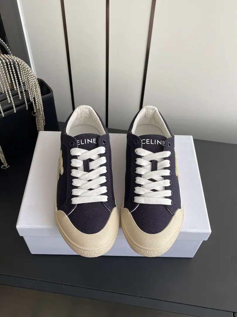 🏧𝗖𝗘𝗟𝗜𝗡𝗘 The Celebrity Springs and Summers. The swing door canvass. Wearing a hundred flat shoes. The classic canvass are made of rice and white., The lines are clean., Footer side marking logo The embroidery is very low profile., Black & White/Black powder./Gray/CHOI Ching, It's all about the most unorthodox color system., It's a daily commuter or a weekend date., You can make one of those.“A sense of excellence that's not too hard.”. Black and White Classic, The gray blue is cold., Black pink sweet, All five colors.！The daily commute is over-indusive., The more it's smelling, the more it's going through., It's really the most worthy of this year's leisure shoes.. Shoe.: 3DEmbraceLOGOHighlighting/Air-bull. Inside the foot.: Lamb skin./Customize airnet sheets Shoes under the sole.: Original OpenTPURubber Bottom Codes: 35-39（40.41Make a reservation.）