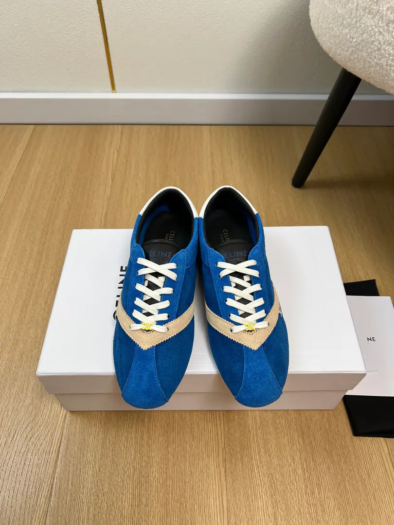 High Version🍸CelineCéline.| 2026ˢˢ 2026Autumn and winter brand new. The new top-of-the-art collection. Leisure Punto-Accent Sports Shoes Series〰 Original procurement development Make the goods. This one.RacerSports shoes Inspired by the...70The new sneakers of the times., Integration70The iconic elements of the sports shoes of the times. SideTriompheEmbroidery The bottom of the ditch., The leather scaffolding details are ready for the fine packaging of the cabinet., Little red books can grow grass like that., Comfortable, colorful, leisure fashion., The colored version became the favorite of many boys and girls., Side with back.logoDon't flip it., She's a woman's favorite.🔥 ♺Shoe.: The original is customised for sheep. ♺Uchi.: Lamb skin. ♺Otsumi!: Original OpenTPUSlipboard Base ♺Bottom: Floor ♺Codes: 35-39（40.41Custom） ♺Plant price