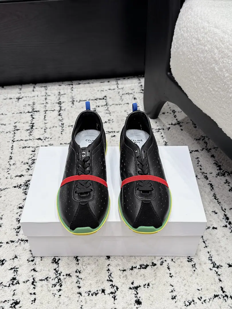 CELINE 26/Autumn NewRacerSeries Gumps. Flat leisure shoes. The superstar fashion masters grow grass. The classic design of the Agan Shoes never dated. It's cool and it's all about sports. Or is it a daily walk-out?, It's perfect for the match., It's easy to raise the quality of the whole thing. And these shoes are very well designed., I'm not tired of walking., Spring and summer are very breathy., Not sweaty. Whatever you're doing, go shopping., Travel or sport?, It's gonna be your best match. ✔️Shoe.: Bullskins. ✔️Uchi.: Lamb skin. ✔️Otsumi!: OriginaltpuCustomize bottom ✔️Size: 35-41（40.41Make a reservation.）