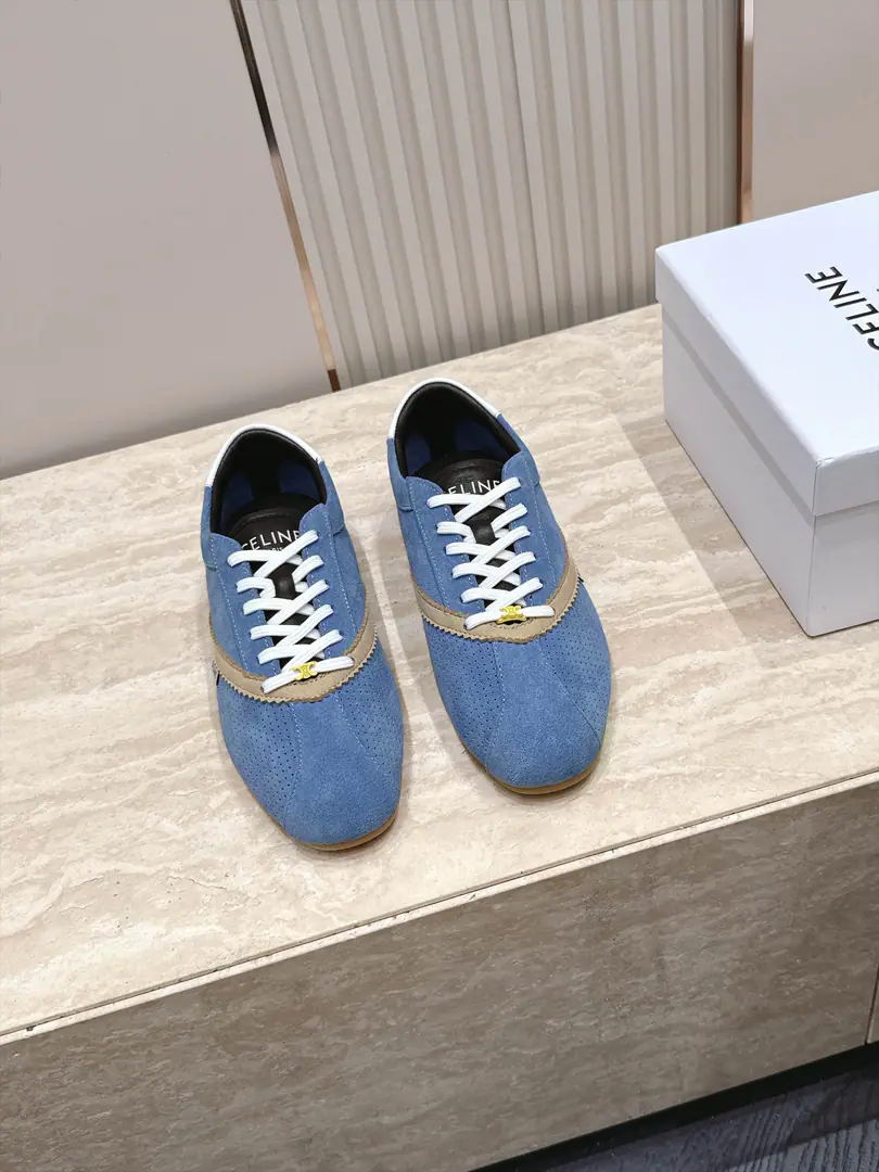 Celine Céline. 26Latest A gumpty shoe. Sports shoes These are street shoes., The continuation of the classic design is very good. This shoe has its own unique design., ♪ Slender and single-minded ♪, Don't make a single., It's so cozy with your feet. We'll need a hundred for the season. The shoe face is a velvet face. Inside, inside, inside the sheep's skin. Original Base size: 35-40