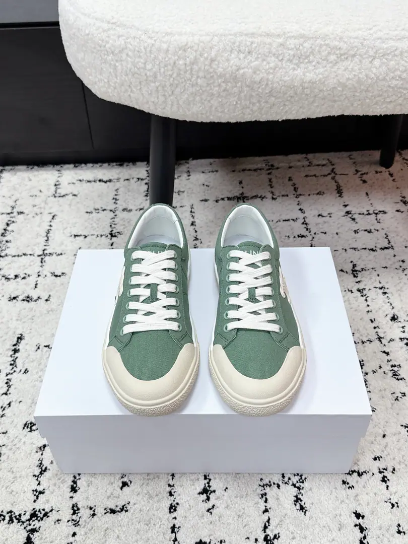 Celin* 26/ Spring and summer, fresh and old, leisure shoes. These old leisure shoes., And you're wearing a very simple French laziness., A nice, easy shoe line., Combining branding labels, The touch of the genre can be seen without a snub., It's easy to wear a great mood without any effort., Low profile and expensive.. The mix is full., We'll go with the jeans., Sports pants., Easy locks, loose daily clothes.. With a pair of fast suit pants., Straight-song pants., You can be a little more flexible.. ✔️Fabulous.: Original canvas ✔️Uchi.: Bri. ✔️Otsumi!: Rubber Bottom ✔️size: 35-41Code（40, 41Code custom is not to be changed）