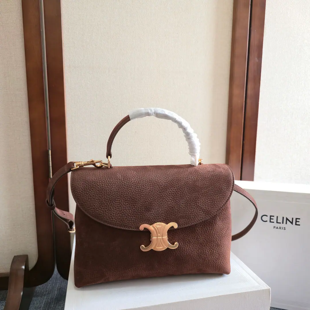 New items online.ceThe Triad Gate.kellyHandbag. The new swing door is full of high-end bags.! A simple contours of skill and pure aesthetics, whether steady or not. Low-key brown or soft pink has a sense of greatness. kellyThe classic line is simple and generous, and without any extra decoration, it's a beautiful thing. Power Paragraph: 117523 Dimensions:25.5x18.5x10