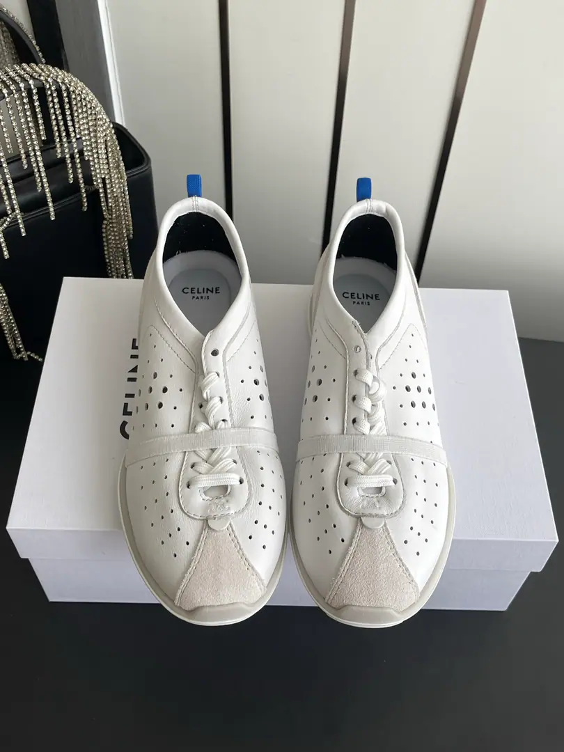 🏧𝗖𝗘𝗟𝗜𝗡𝗘/The new Celebrity Door. Agaander's shoes. The retro version of the self-loose. The empty design is fresh. Let's go for a little lap. The shoe-tocked doorstep is highly recognizable. The rubber is so soft and worn. It's easy to wear a leg. Original import of customized materials size: 35-39（40Custom）