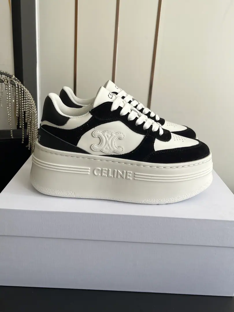 🏧𝗖𝗘𝗟𝗜𝗡𝗘 Céline's new dark-deck sneakers., There's a pair of shoes and a pair of shoes.logoMarked sneakers.. The shoe backs and the side print brand.LogoMark - Bread shoes. Spring and summer, the girl's ring and the symbol is simple and comfortable., Clean., Increase your legs. The shoe face is imported in the original form of the cow skin. Original I'm comfortable with air. Original OpenTpuOtsumi! Codes35-40（40.41Make a reservation.）