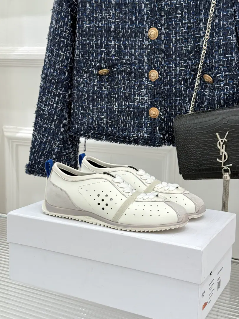 🏧𝗖𝗘𝗟𝗜𝗡𝗘/The new Celebrity Door. Agaander's shoes. The retro version of the self-loose. The empty design is fresh. Let's go for a little lap. The shoe-tocked doorstep is highly recognizable. The rubber is so soft and worn. It's easy to wear a leg. Original import of customized materials size: 35-39（40Custom）