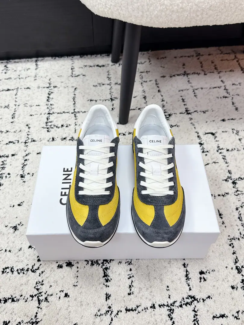 CELINESlim. 26/ LatestRacerSeries Gump! Sports Leisure shoes. The superstar fashion masters grow grass. The classic design of the Agan Shoes never dated. It's cool and it's all about sports. Or is it a daily walk-out?, It's perfect for the match., It's easy to raise the quality of the whole thing. And these shoes are very well designed., I'm not tired of walking., Spring and summer are very breathy., Not sweaty. Whatever you're doing, go shopping., Travel or sport?, It's gonna be your best match.. ✔️Shoe.: High-swipe-black cow skins with aircloths. ✔️Uchi.: In the sheep's skin. ✔️Otsumi!: Original private model ✔️Size: #35-41(40.41I'll make sure I don't change it.)