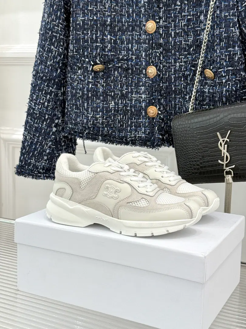 🏧𝗖𝗘𝗟𝗜𝗡𝗘Top Quality Céline's new logo is wearing leisure sneakers. The shoe is imported into the high-wild-lighted cow revel. The original comfort net is in the inside. Original1:1♪ And the whole thing ♪ Codes35-40 [40.41Make a reservation.]