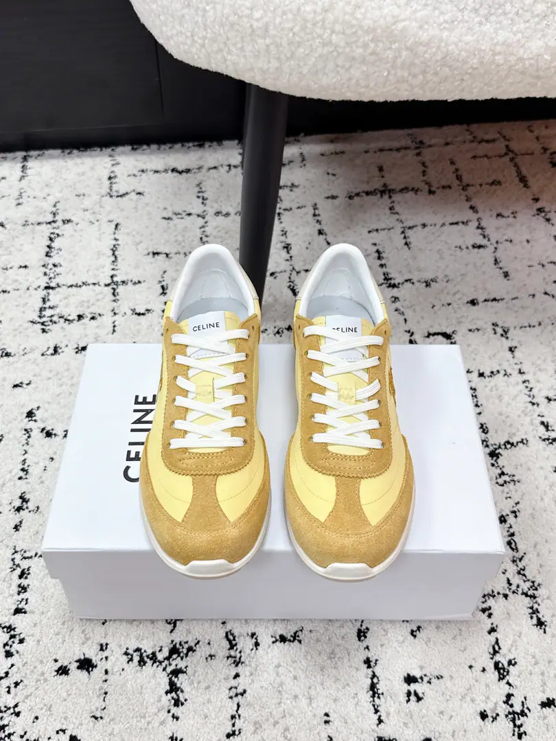 CELINESlim. 26/ LatestRacerSeries Gump! Sports Leisure shoes. The superstar fashion masters grow grass. The classic design of the Agan Shoes never dated. It's cool and it's all about sports. Or is it a daily walk-out?, It's perfect for the match., It's easy to raise the quality of the whole thing. And these shoes are very well designed., I'm not tired of walking., Spring and summer are very breathy., Not sweaty. Whatever you're doing, go shopping., Travel or sport?, It's gonna be your best match.. ✔️Shoe.: High-swipe-black cow skins with aircloths. ✔️Uchi.: In the sheep's skin. ✔️Otsumi!: Original private model ✔️Size: #35-41(40.41I'll make sure I don't change it.)