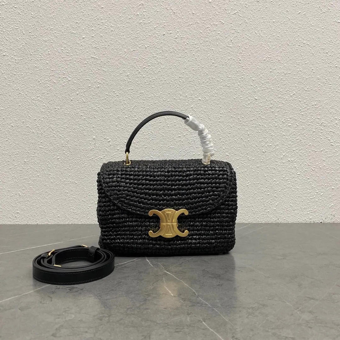 New items online.🅰️🅰️CEThe Triad Gate.kellyHandbag.👜 New swing door handbag. It's all about the high sense of excellence.！ The elasticity of Raphia leaves the touch of the tact. Black leaves are more special. Even if it's a day out, it's a hundred times the same. Black gold is so colorful. The bag is small., But it's a big one., It's very practical.！ This summer. ckA new bag.~ Paragraph: 118113 Colours: Weaving Black Dimensions: 20x8x14