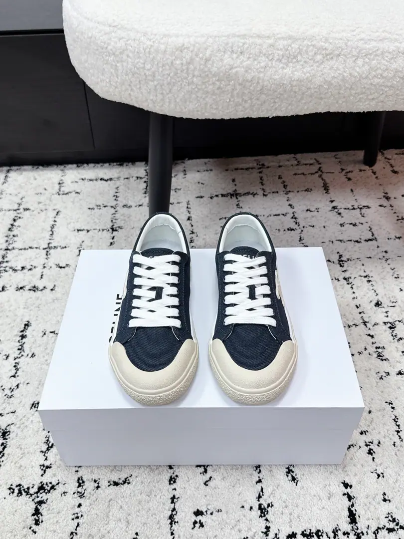 Celin* 26/ Spring and summer, fresh and old, leisure shoes. These old leisure shoes., And you're wearing a very simple French laziness., A nice, easy shoe line., Combining branding labels, The touch of the genre can be seen without a snub., It's easy to wear a great mood without any effort., Low profile and expensive.. The mix is full., We'll go with the jeans., Sports pants., Easy locks, loose daily clothes.. With a pair of fast suit pants., Straight-song pants., You can be a little more flexible.. ✔️Fabulous.: Original canvas ✔️Uchi.: Bri. ✔️Otsumi!: Rubber Bottom ✔️size: 35-41Code（40, 41Code custom is not to be changed）
