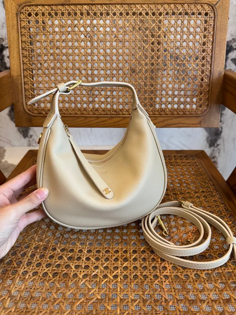 . TEEN LULUSoft-pumped leather handbags. Product Information But the handy., ♪ Shoulder and slash ♪ The type of paragraph may be fittedPLUSWaiting for a bigger smartphone. 8.3 X 9.4 X 2Inches（21 X 24 X 5centimetres） Cow leather. The velvet-faced liner. Gold-faced. - We're going to pull the chain. 1Main partition. Regable., Length4.72Inches（12centimetres） Adjustable and disassembly sundial belts, Minimum length20Inches（51centimetres）, Maximum length24Inches（60centimetres）