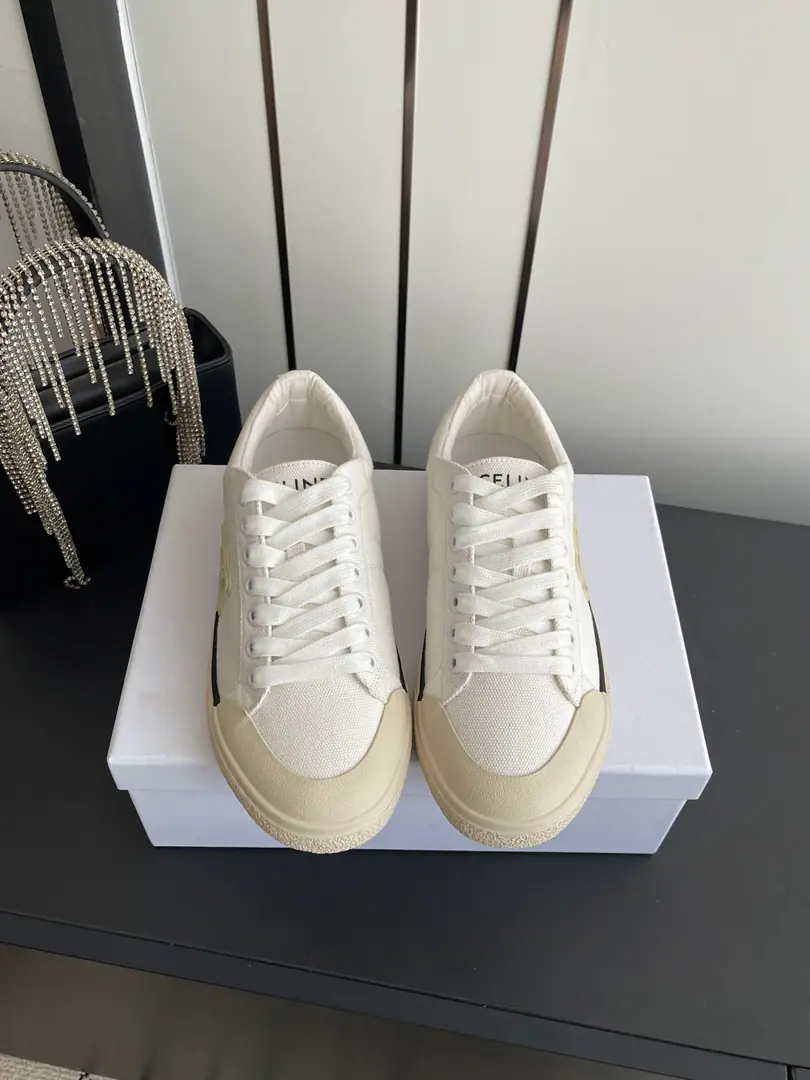 🏧𝗖𝗘𝗟𝗜𝗡𝗘 The Celebrity Springs and Summers. The swing door canvass. Wearing a hundred flat shoes. The classic canvass are made of rice and white., The lines are clean., Footer side marking logo The embroidery is very low profile., Black & White/Black powder./Gray/CHOI Ching, It's all about the most unorthodox color system., It's a daily commuter or a weekend date., You can make one of those.“A sense of excellence that's not too hard.”. Black and White Classic, The gray blue is cold., Black pink sweet, All five colors.！The daily commute is over-indusive., The more it's smelling, the more it's going through., It's really the most worthy of this year's leisure shoes.. Shoe.: 3DEmbraceLOGOHighlighting/Air-bull. Inside the foot.: Lamb skin./Customize airnet sheets Shoes under the sole.: Original OpenTPURubber Bottom Codes: 35-39（40.41Make a reservation.）